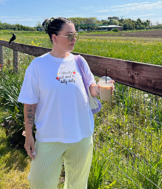 I LITERALLY JUST WANT TO DILLY DALLY BOYFRIEND FIT T-SHIRT