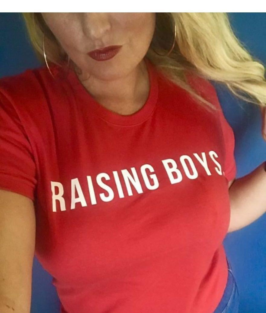 RAISING BOYS TEE