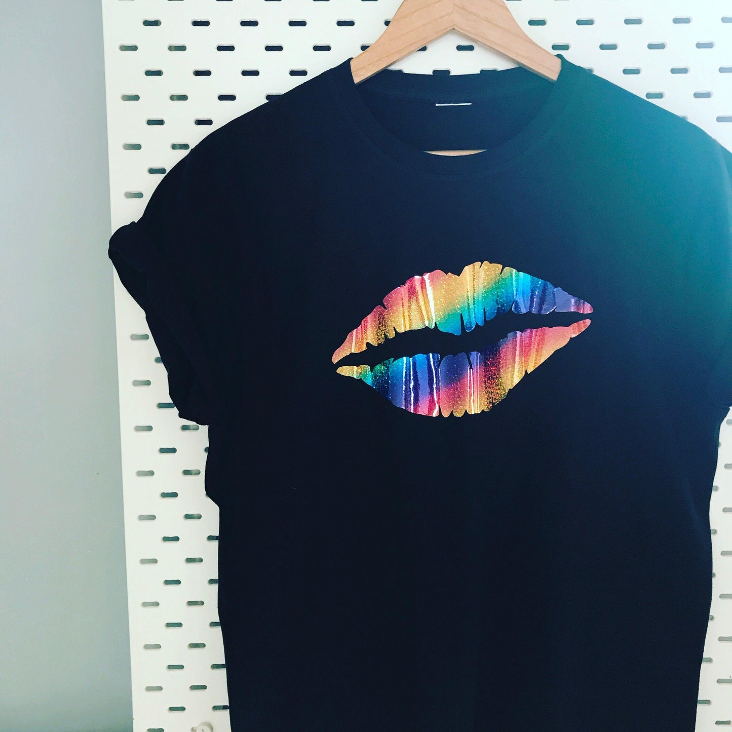 RAINBOW KISSES TEE